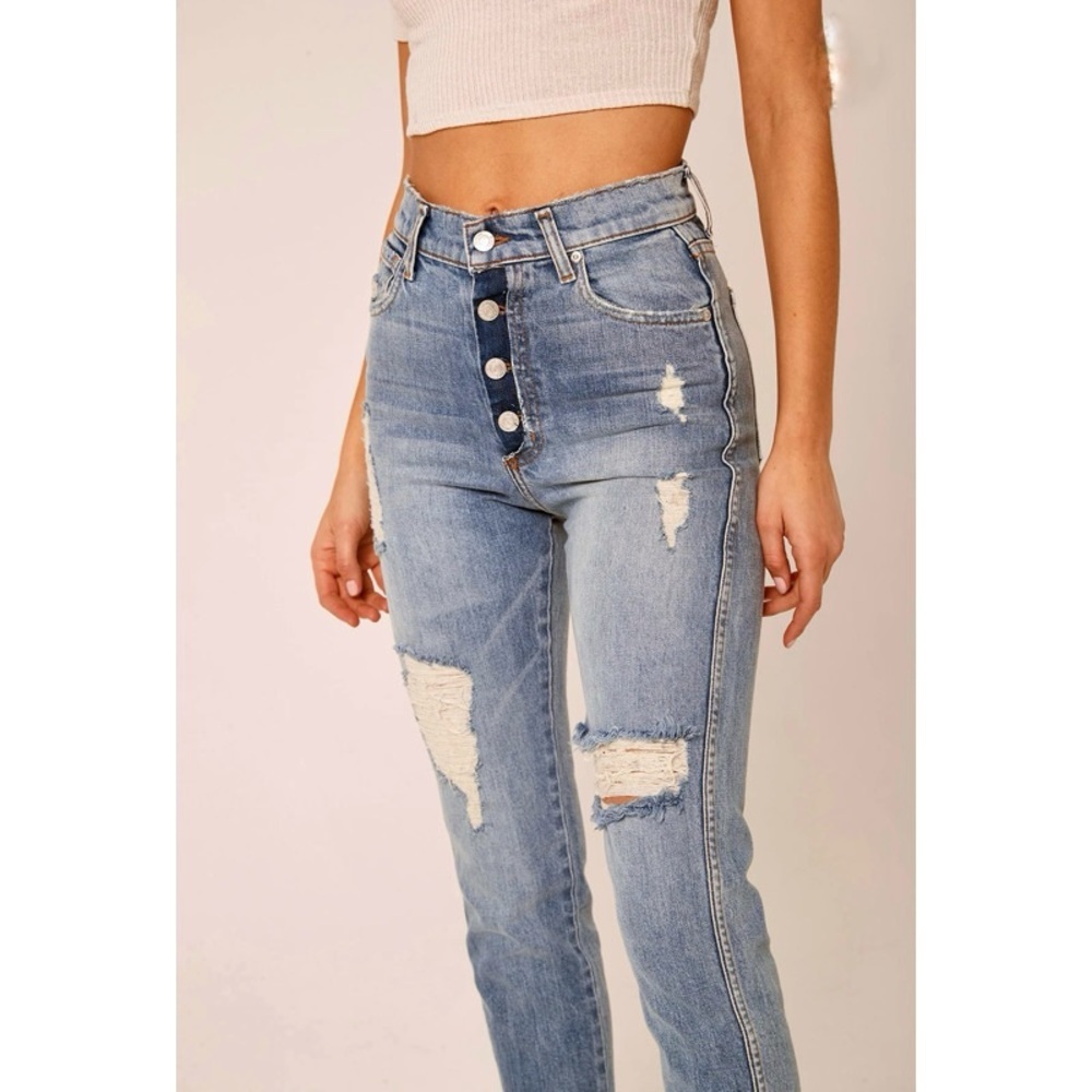 Revice Medium Wash Straight Leg Dream Fit in Sweet Monday Wash 28